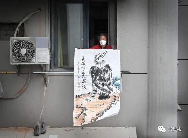 武汉“解封”，他们办了一场“阳台书画展”！