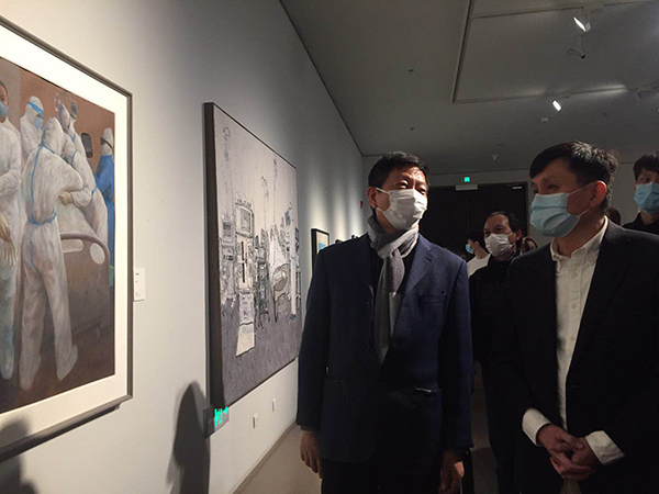 现场｜上海“抗疫”主题展闭幕：定格感人瞬间，捐赠医者画作