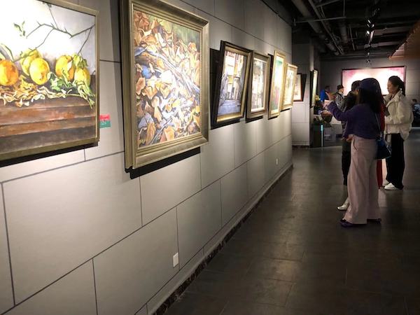 “璞玉浑金成丹青”女画家联展：女性氛围与江南清丽