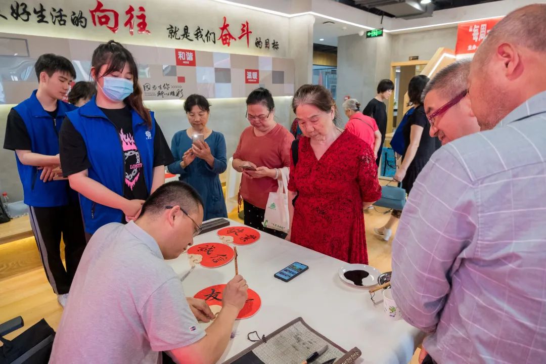 我们和书法名家一起!笔墨抒情颂祖国！