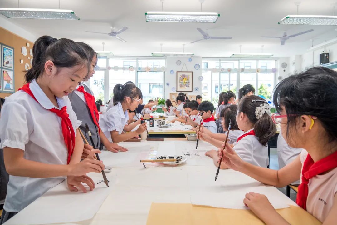 成都市书法家协会走进高新区锦晖小学