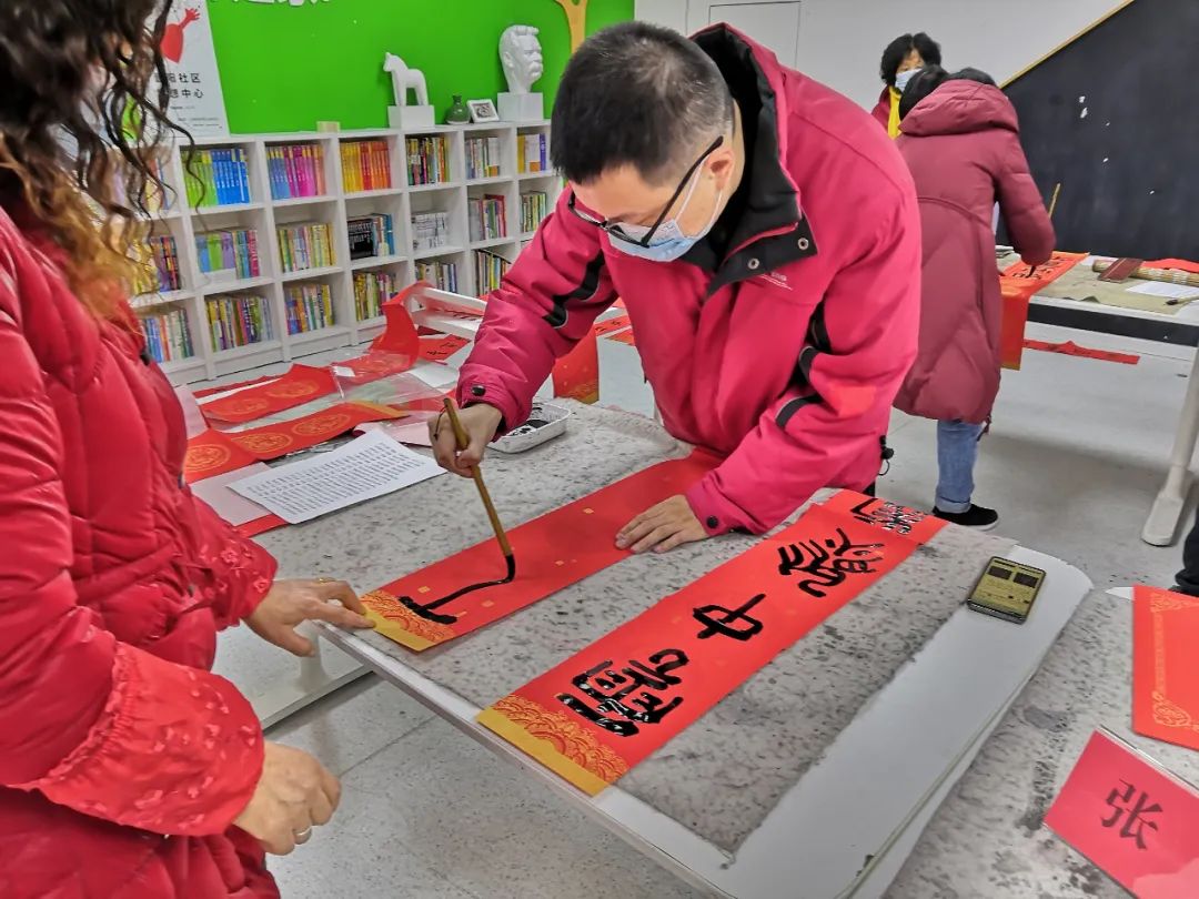 翰墨润武侯 福联贺新春——武侯区书法家协会参加送春联进社区活动