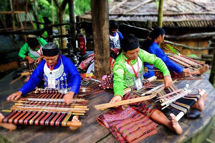 海南锦绣世界文化周：关注古老的黎锦、云锦与当下