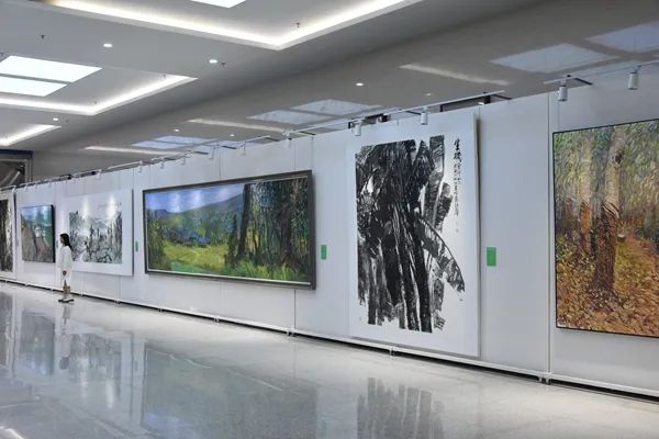 “只此新绿——2023新春全国著名画家云南西双版纳写生作品展”开展