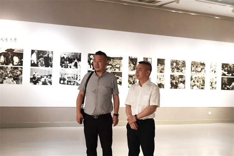 “以线为骨——王来文白描艺术精研班教学成果展”在厦门市美术馆开幕