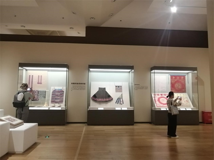 致敬1953：馆藏全国民间美术工艺品展览会作品选粹暨中国工艺美术学会名誉会长颁授仪式在京举行