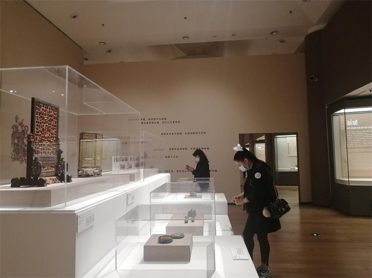 致敬1953：馆藏全国民间美术工艺品展览会作品选粹暨中国工艺美术学会名誉会长颁授仪式在京举行