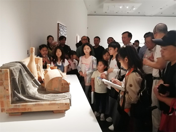 “凝固的韵律：国际当代陶艺作品展”在京开幕