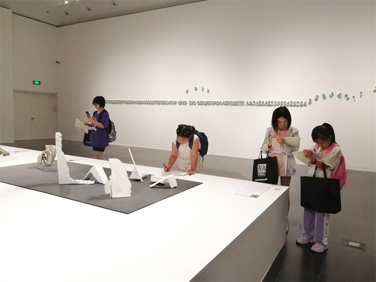 “凝固的韵律：国际当代陶艺作品展”在京开幕