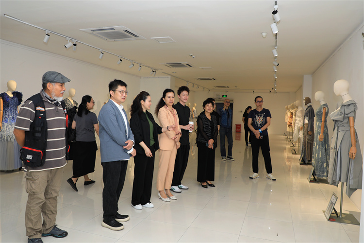 中国服装设计作品展览在深圳开幕