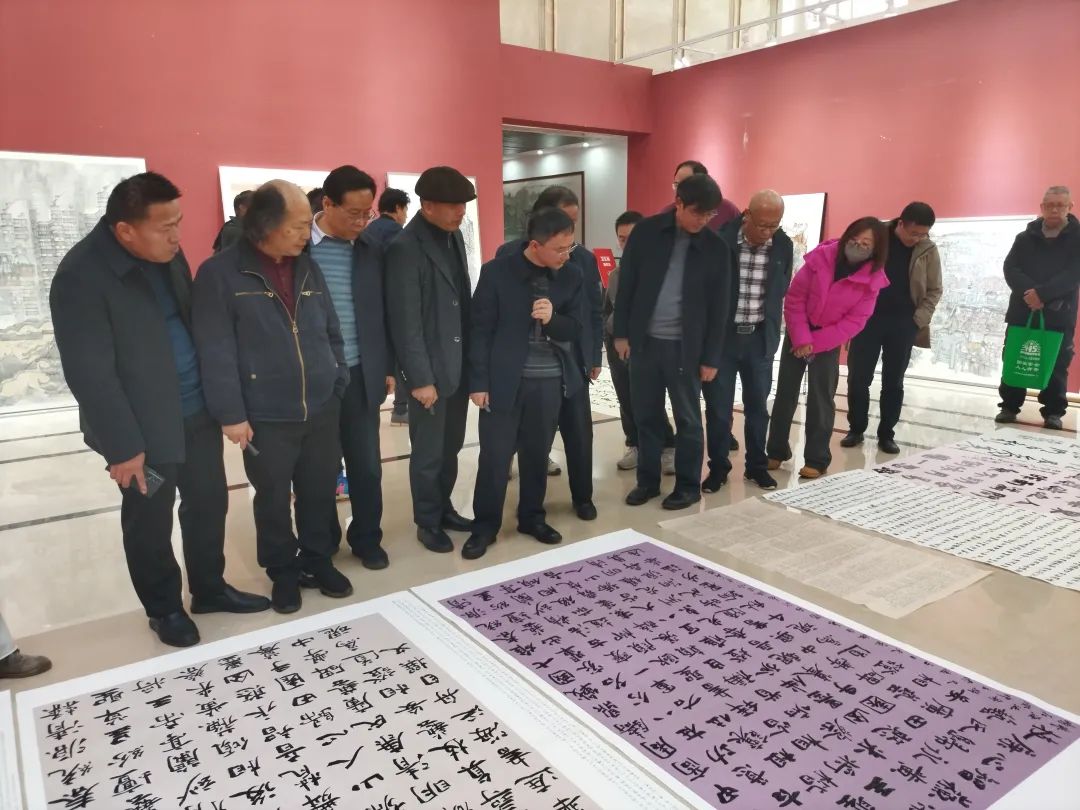 成都市书法家协会备稿“全国第十三届书法篆刻展”骨干培训班看稿会举行