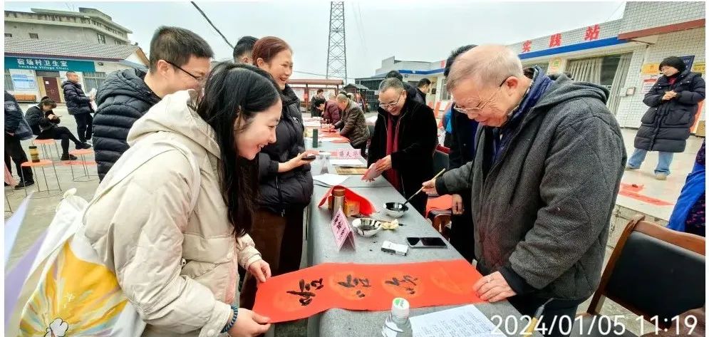 成都市书法家协会老书法家工作委员会、丹棱县政协书画院共同举办迎新春送文化下乡活动