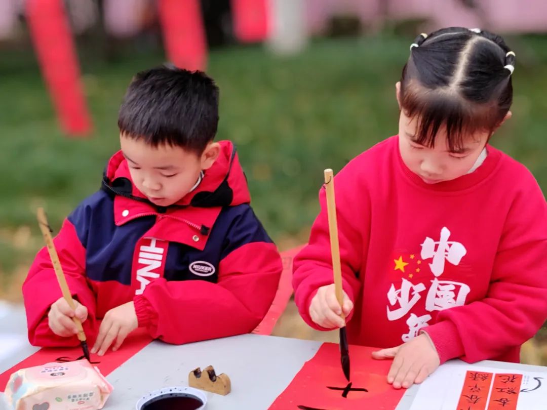 我们的节日•春节——第四届成都市小小书法家“写春联 送春福”公益活动举行