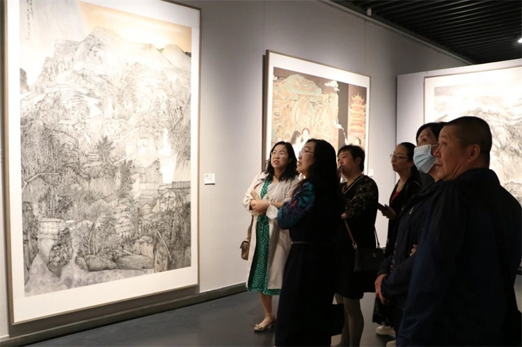 “庆祝中华人民共和国成立75周年——青海省第十五届美术作品展览”开幕